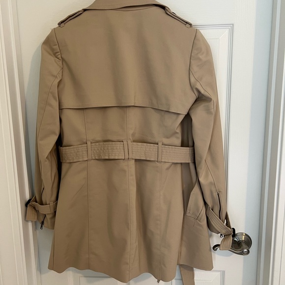 Beige trench coat by Carolina Belle size Small/ petite good condition - Picture 2 of 2